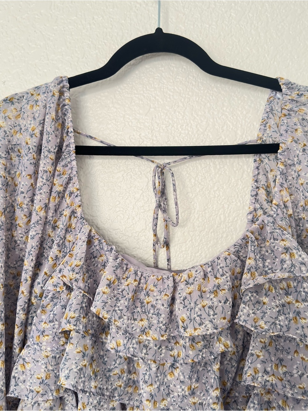 ASTR The Label Tiered Ruffle Blouse Top Size Large - Picture 2 of 6